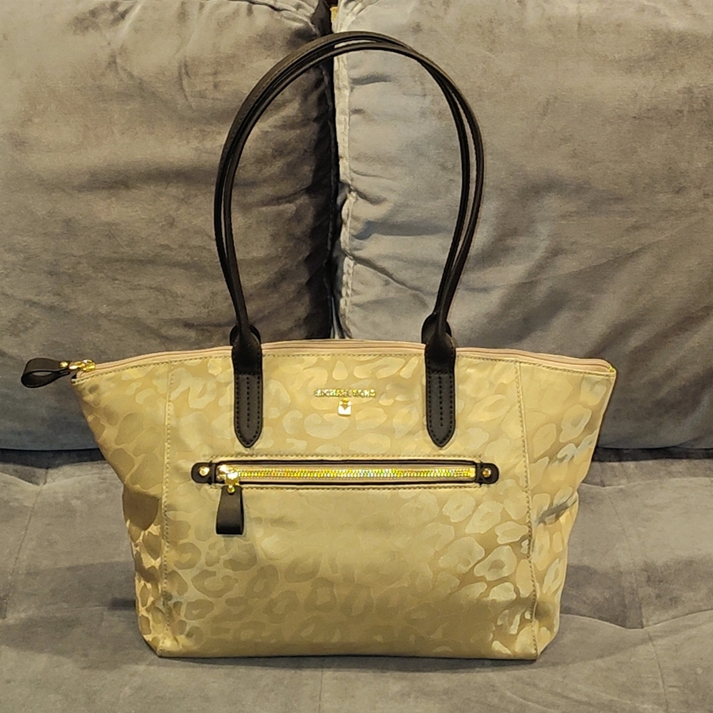 EUC Michael Kors Kelsey Medium Leopard Print Nylon Top Zip Tote